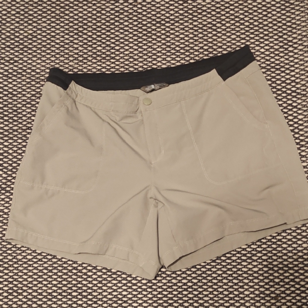 Women's North Face Gray and Tan Cargo Shorts Casual Lightweight